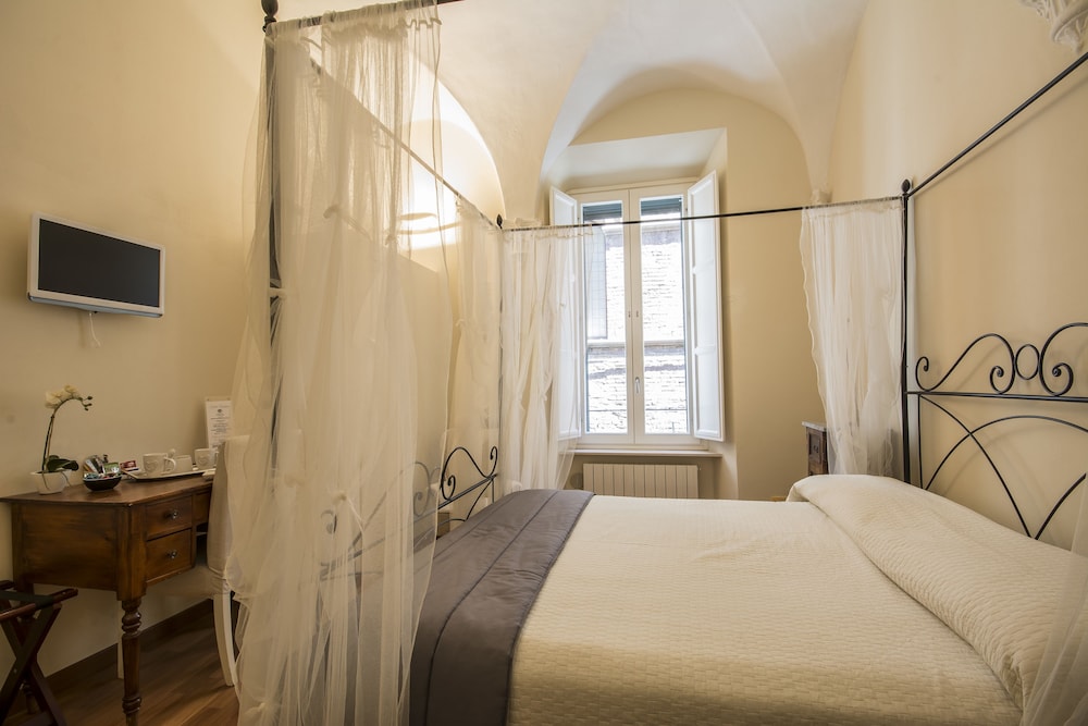 Classic Double Room, Private Bathroom - Photo 4