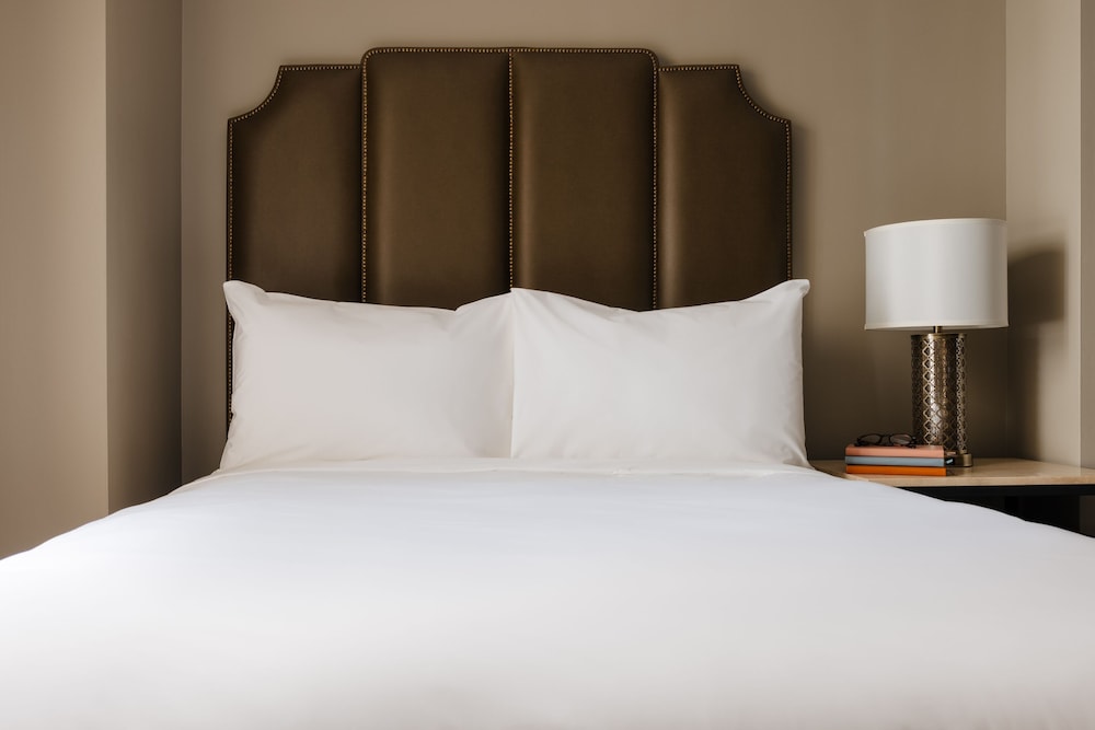 Deluxe Room, 1 Queen Bed - Photo 13