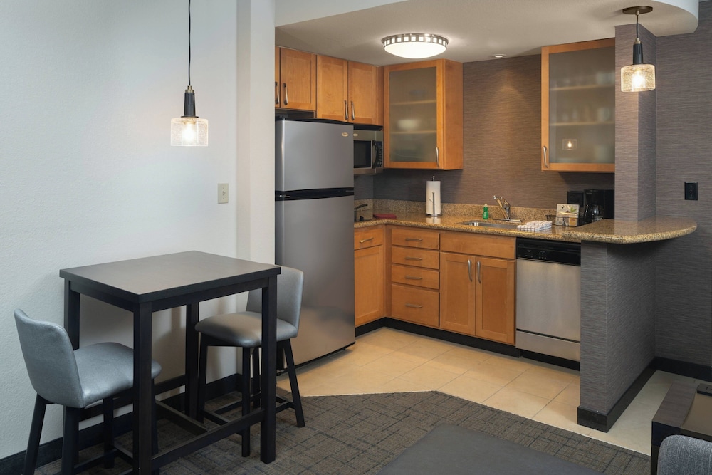 Suite, 1 Bedroom - Photo 1