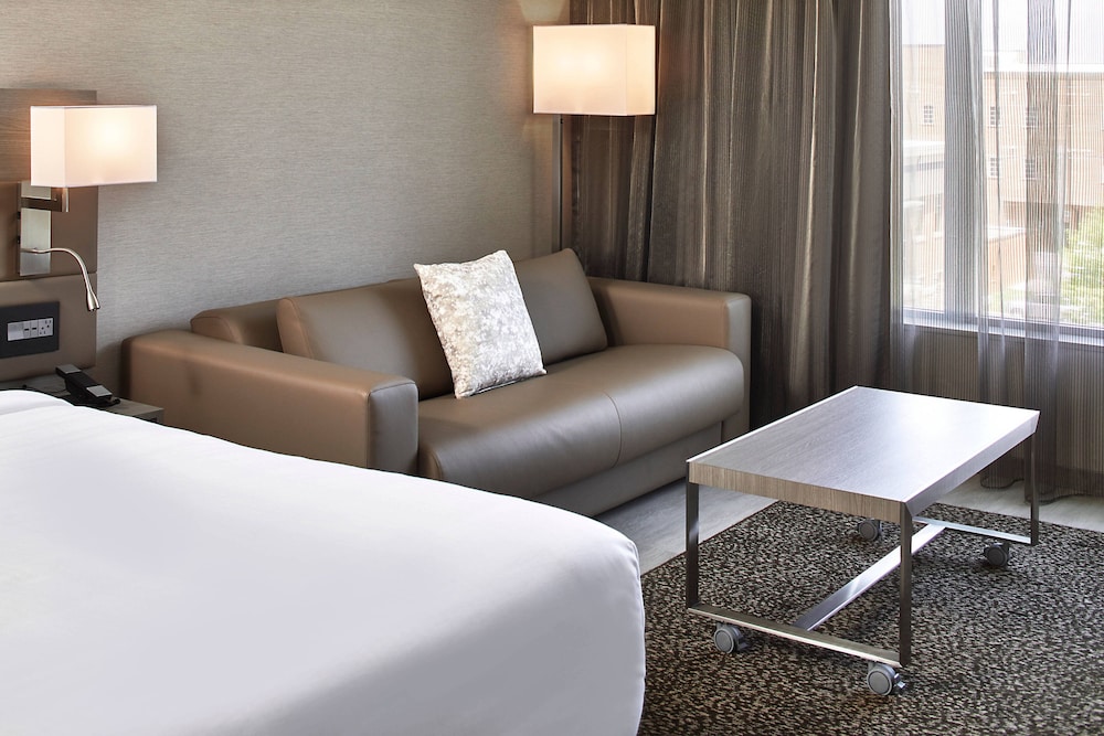Room, 1 King Bed with Sofa bed (Mobility Accessible, Tub) - Photo 4