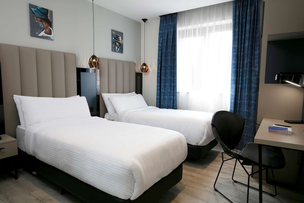 Deluxe Room, 2 Twin Beds, Non Smoking (Shower Only)