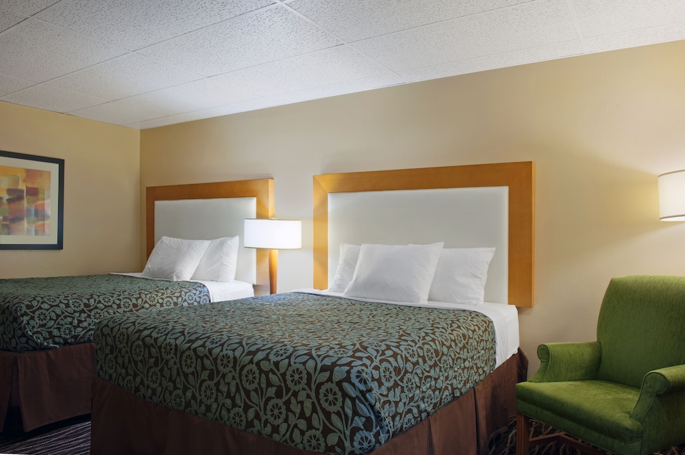 Standard Room, 2 Queen Beds - Photo 3
