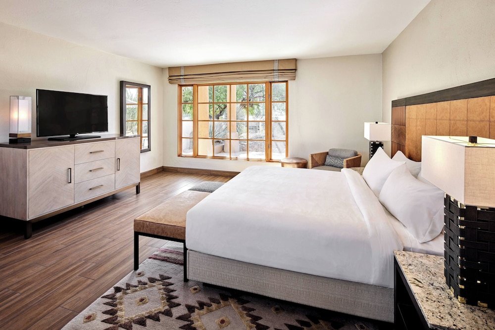 Suite, 1 Bedroom - Photo 1