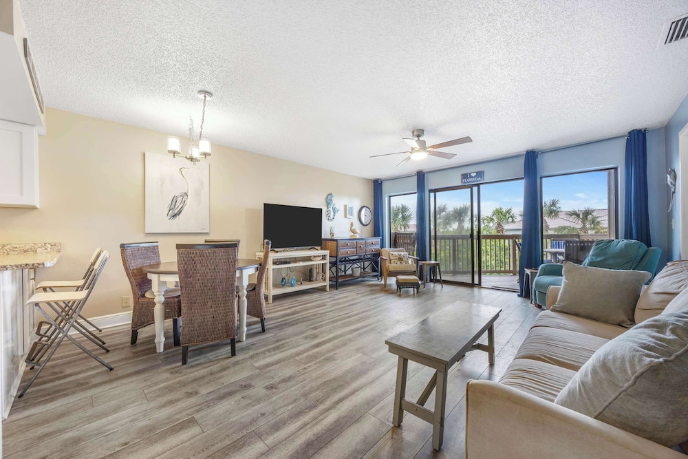 Condo, Multiple Beds, Fireplace, Garden View (Treetop Beach Condo)