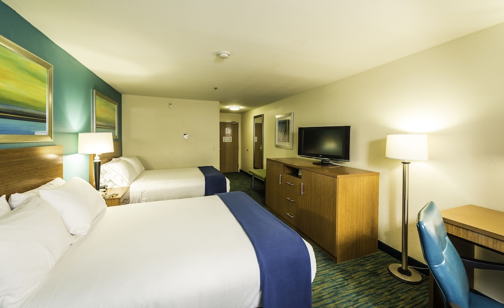 Suite, 2 Queen Beds photo 3