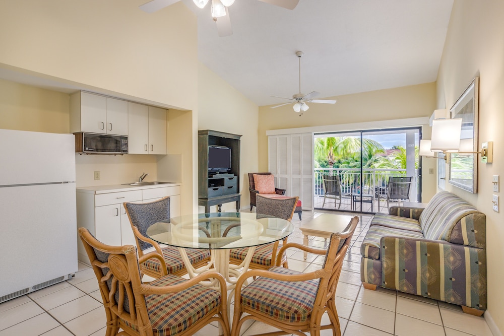 Suite, 1 Bedroom, Marina View - Photo 4