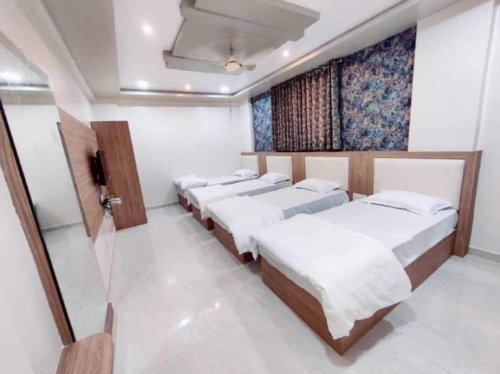 Luxury Four Bedroom photo 3