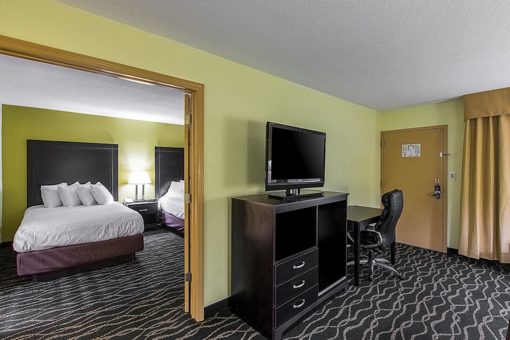 Standard Room, 2 Double Beds, Non Smoking - Photo 6