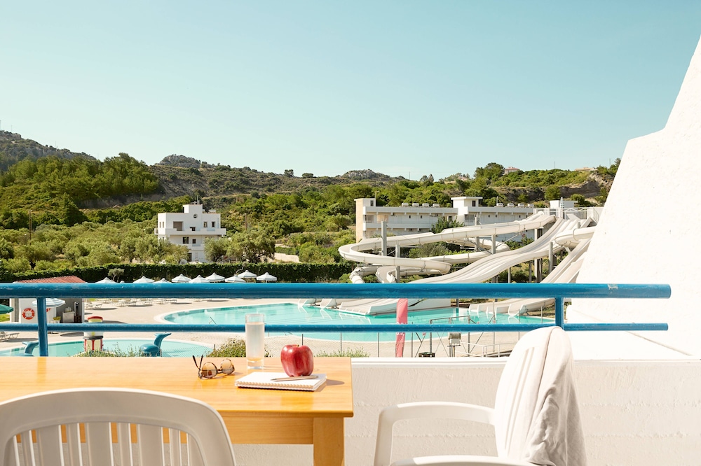 Double or Twin Room with Garden View - Pool View photo 3