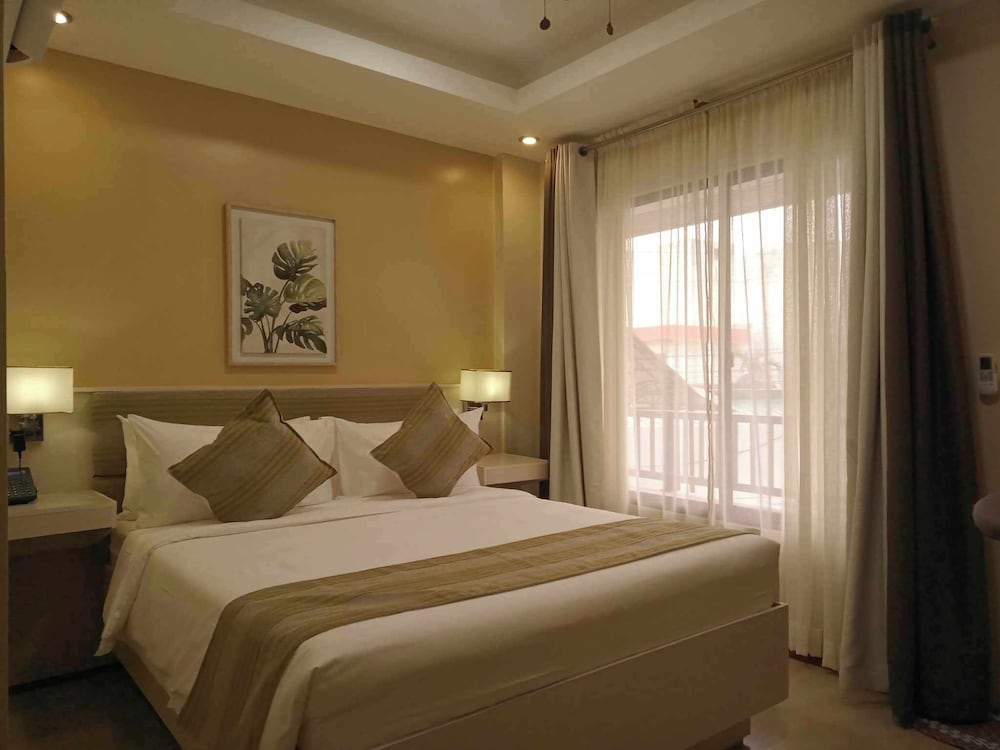 Deluxe Room, Pool View photo 3