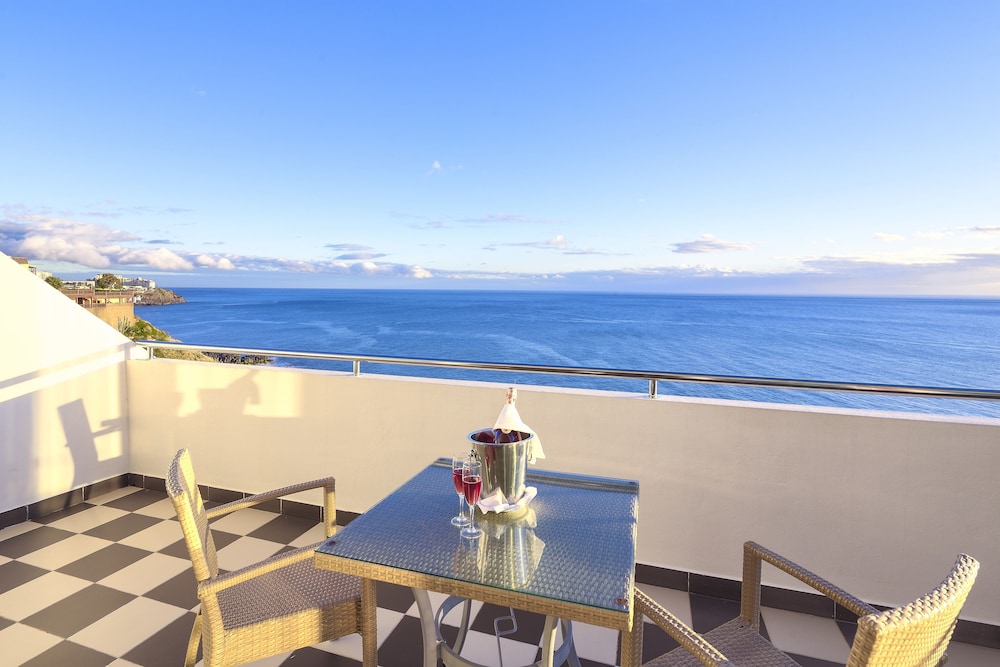 Deluxe Double or Twin Room, Ocean View (Single Use) - Photo 14