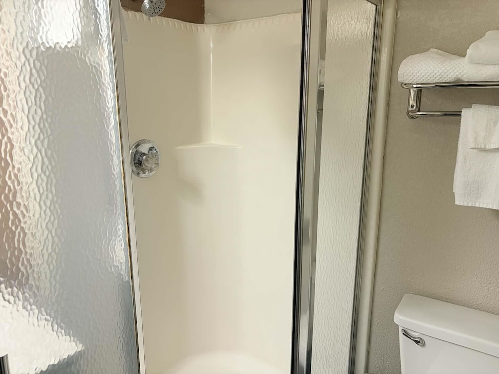 Deluxe Room, 1 King Bed, Non Smoking - Photo 4