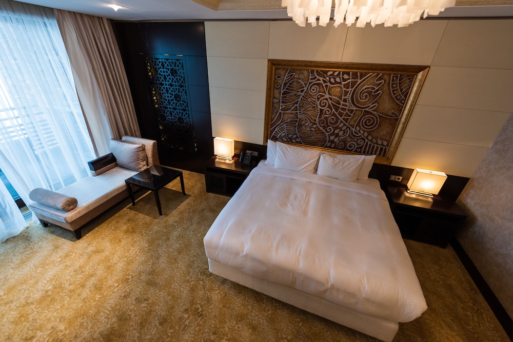 Deluxe Room, 1 King Bed (Plaza View) photo 1