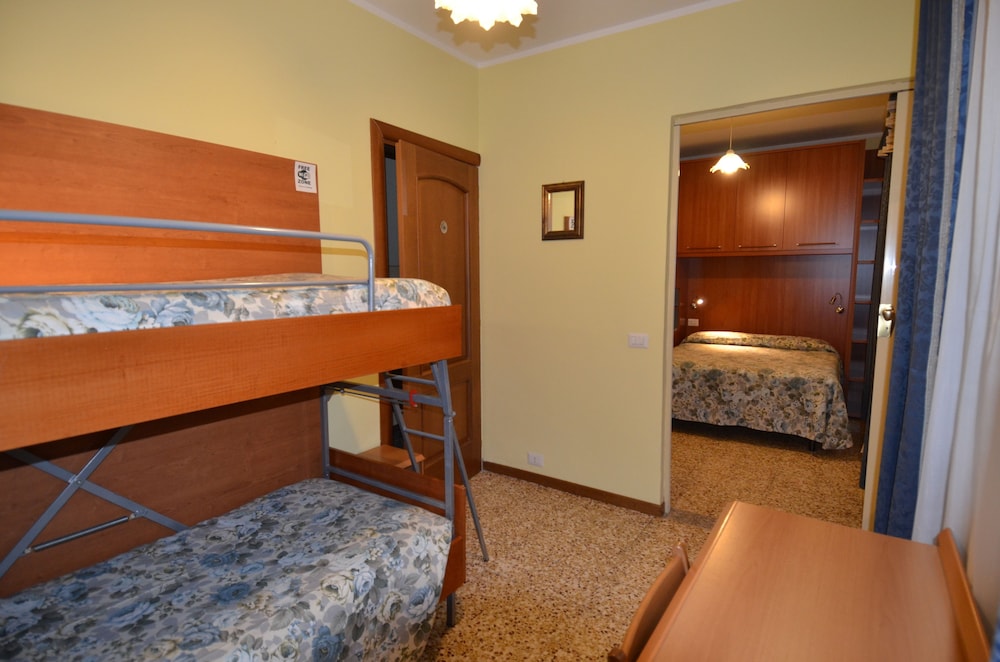 Standard Quadruple Room (no Lake view)