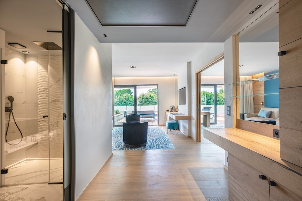 Privilege Suite with terrace, Lake side
