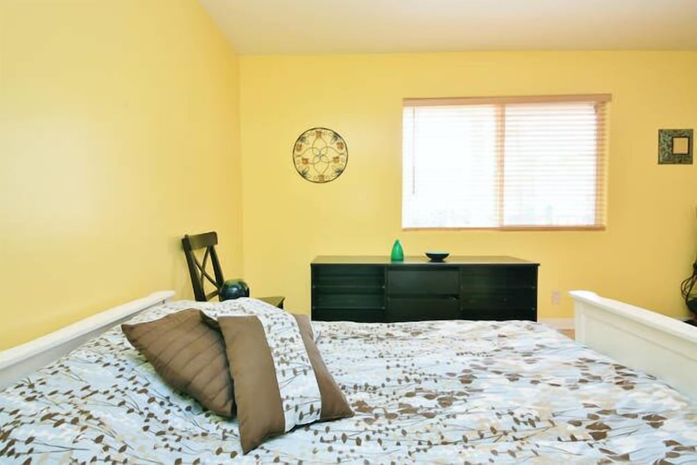2 Bedroom 2 Bath Apartment photo 1