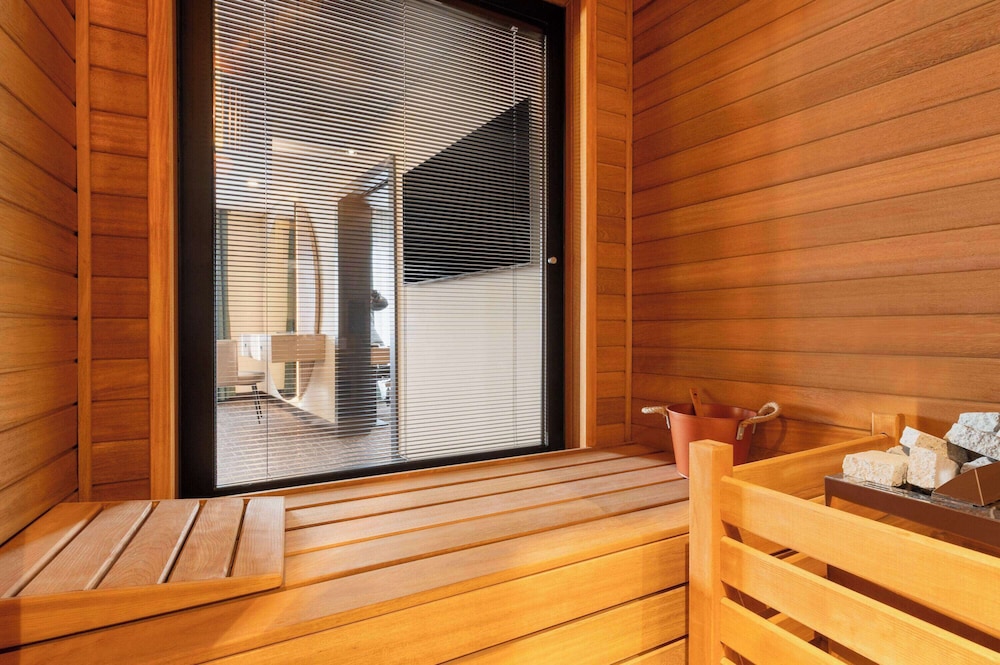 Executive Room, 1 King Bed, City View - Photo 3