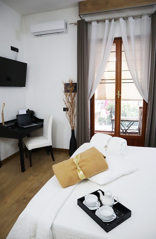 Business Double Room, 1 Queen Bed photo 2
