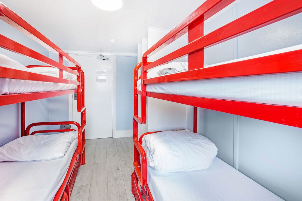 Bed in 4-Bed Mixed Dormitory Ensuite photo 1