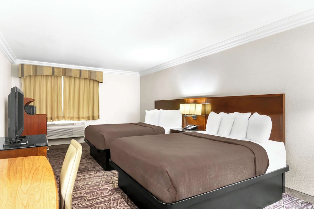 Standard Room, 2 Queen Beds, Accessible, Refrigerator & Microwave photo 1