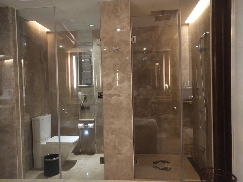 Executive Room, 1 King Bed, Smoking photo 1