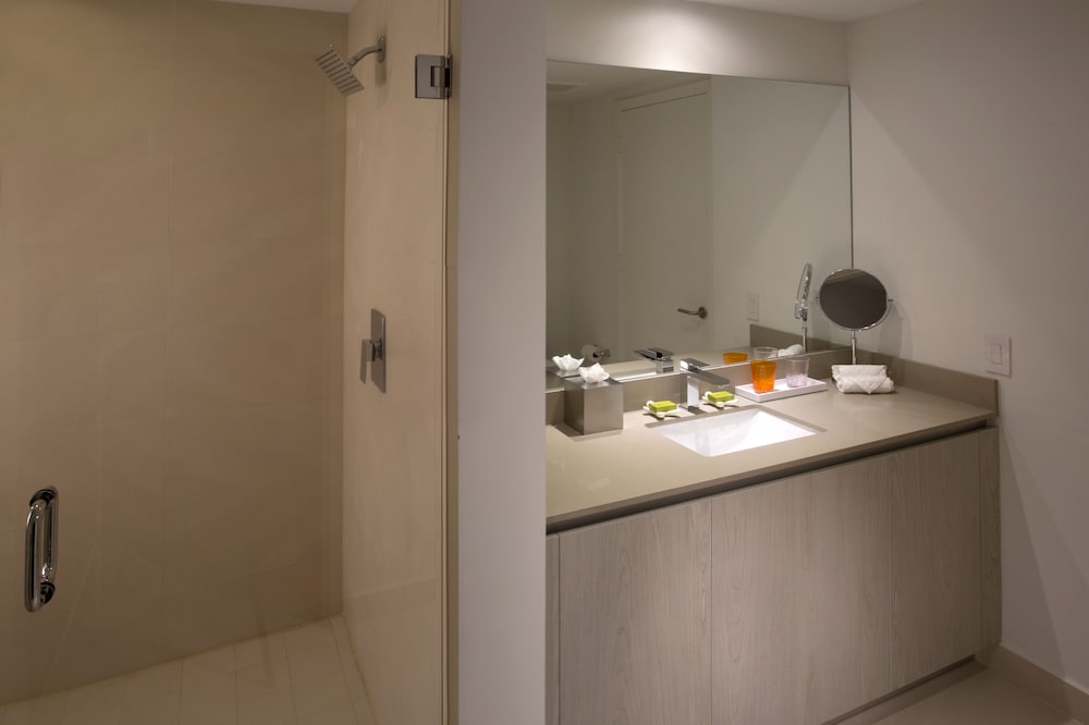 Suite, 1 Bedroom, Partial Ocean View photo 3