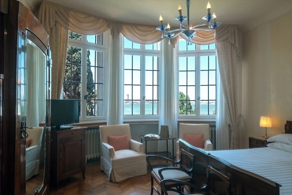 Double or Twin Room, Lagoon View - Photo 5