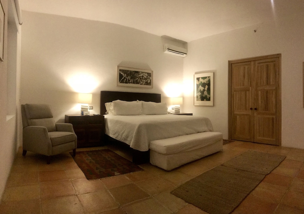 Standard Room, 1 King Bed - Photo 3