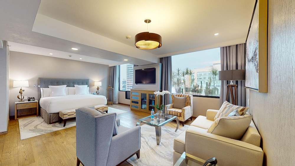 Master Superior Suite photo 1
