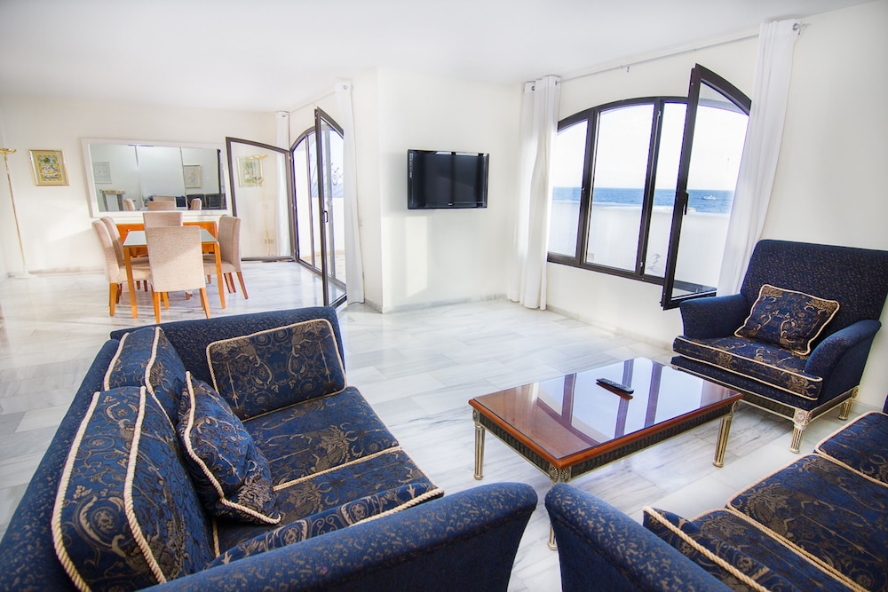 Apartamento, 3 habitaciones, terraza, vista a la ciudad (Paseo Marítimo)
