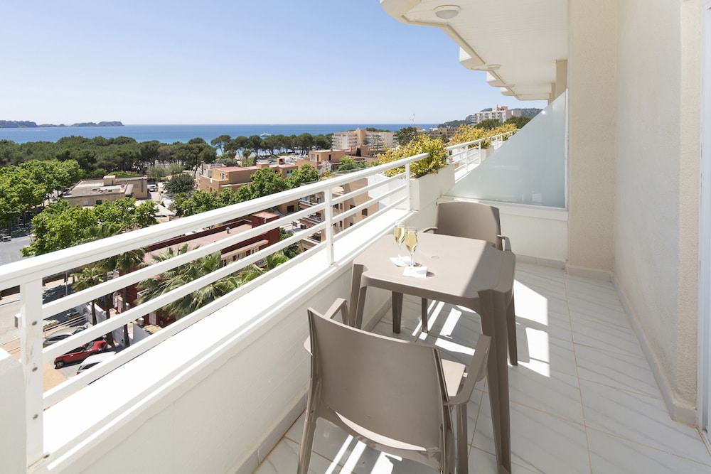 Double Room, Sea View (2 Adults + 1 Child)
