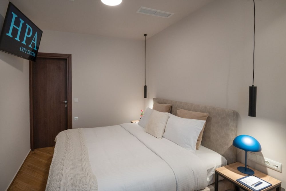 Standard Double or Twin Room - Photo 3