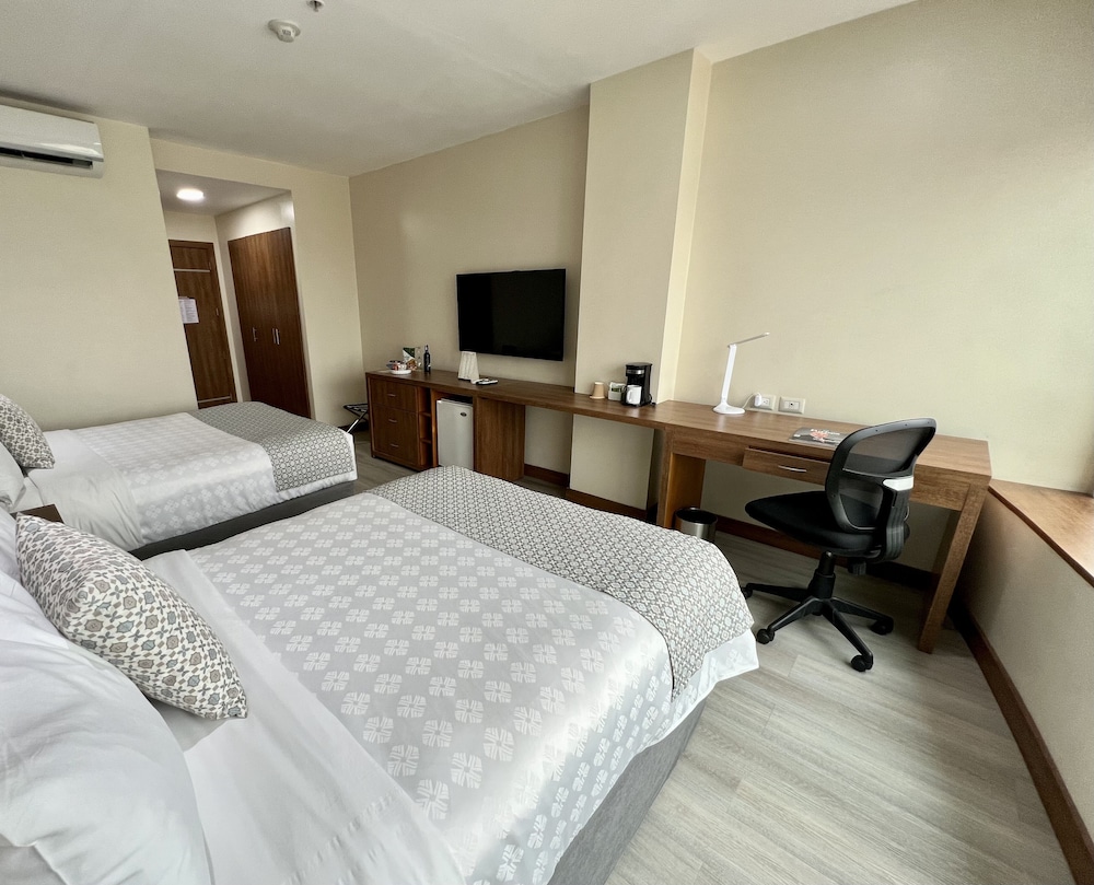 Standard Room, 2 Double Beds - Photo 2