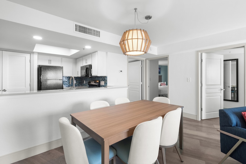 Mariner Oceanfront Deluxe Two Bedroom Condo - Photo 8