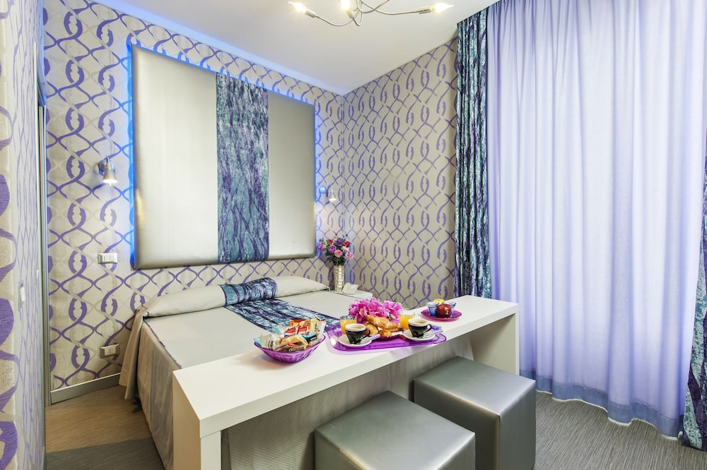 Standard Double or Twin Room - Photo 2