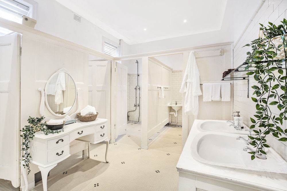 Standard Double Room, 1 Bedroom, Shared Bathroom photo 3