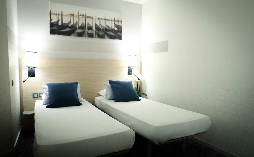 Basic Twin Room photo 2