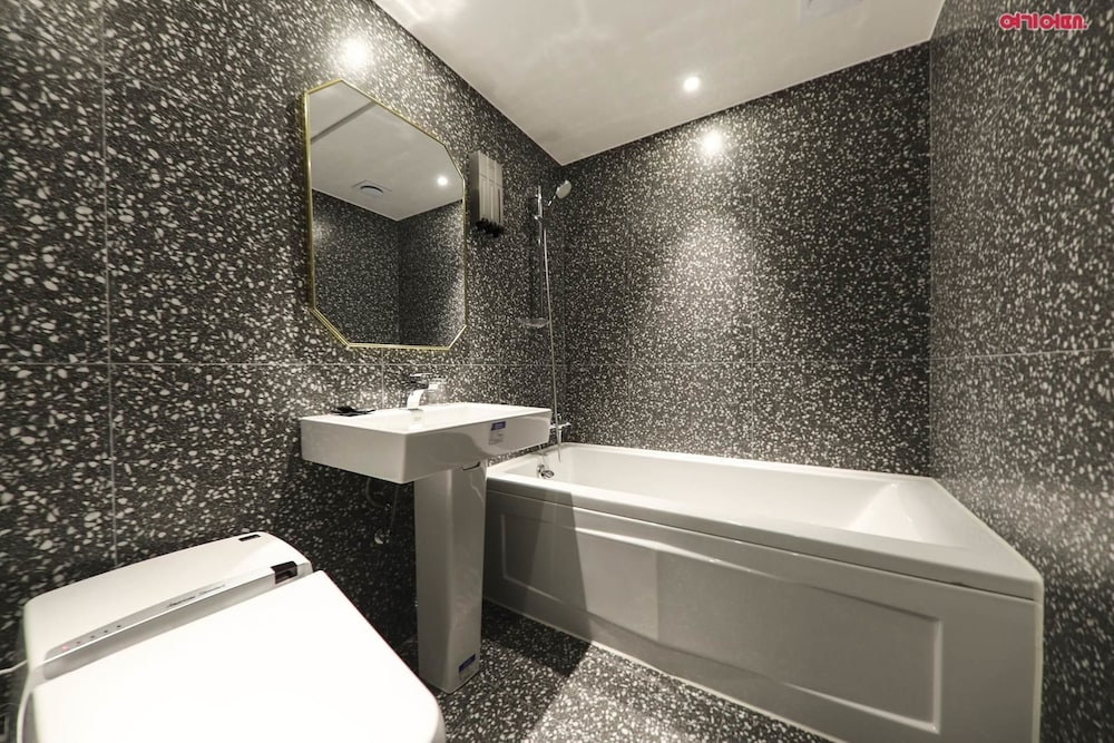 Standard Double Room - Photo 23