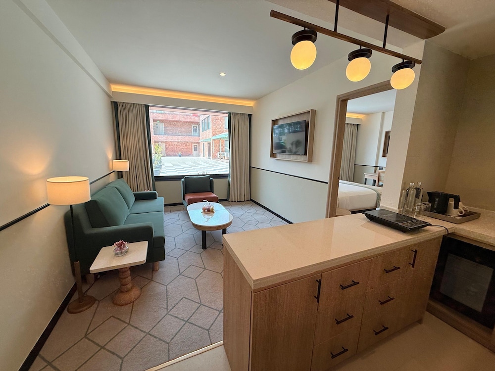 Suite, 1 Bedroom, Pool View