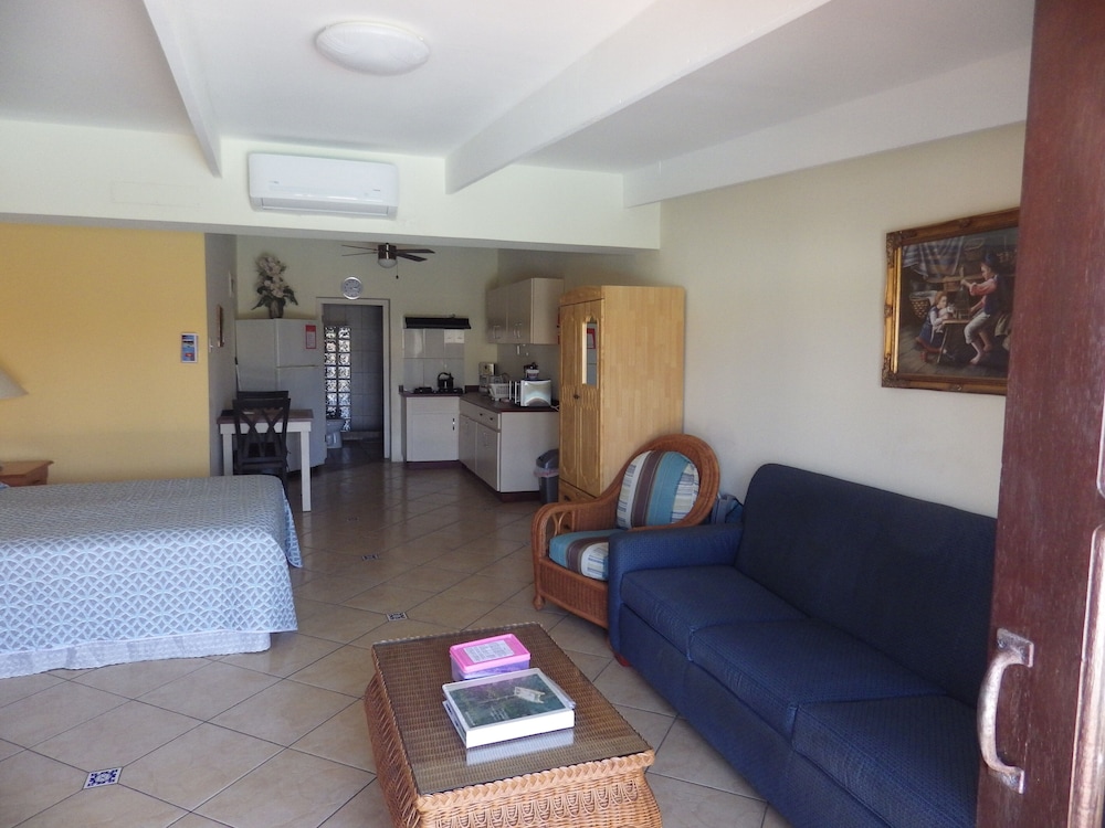 Grand Studio, Accessible, Poolside