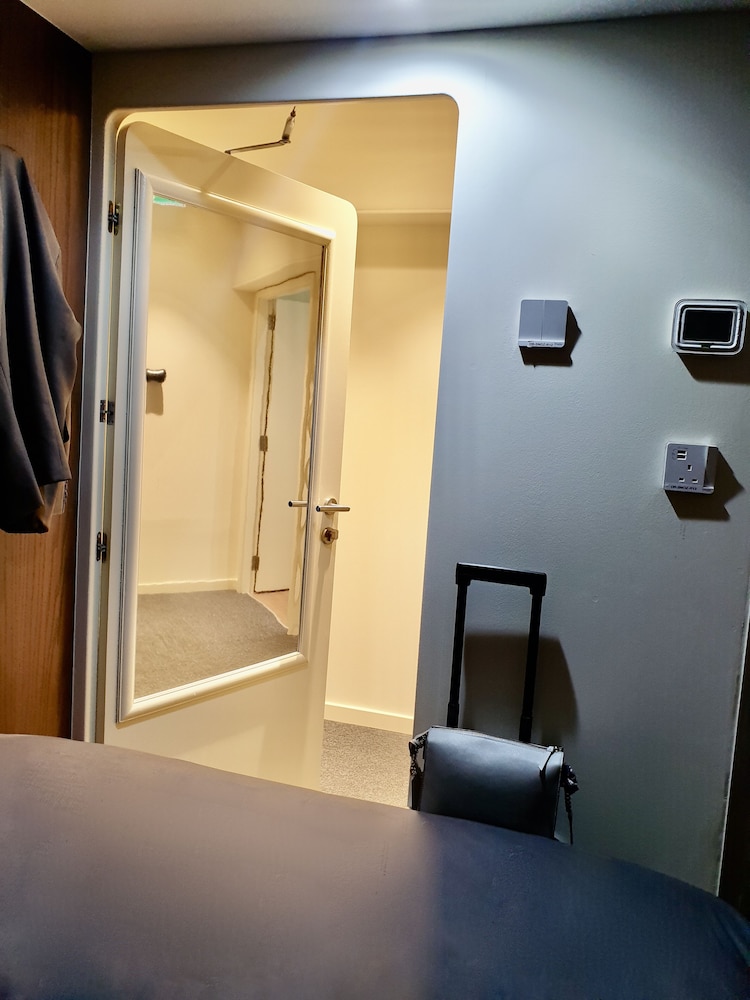 Double YAWN lite Cabin - 10 Hour Day Stay from 13:00-23:00 hrs (1pm-11pm) photo 2