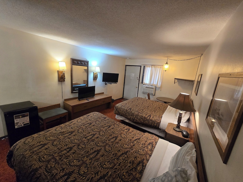 Room, 2 Queen Beds, Non Smoking - Photo 5