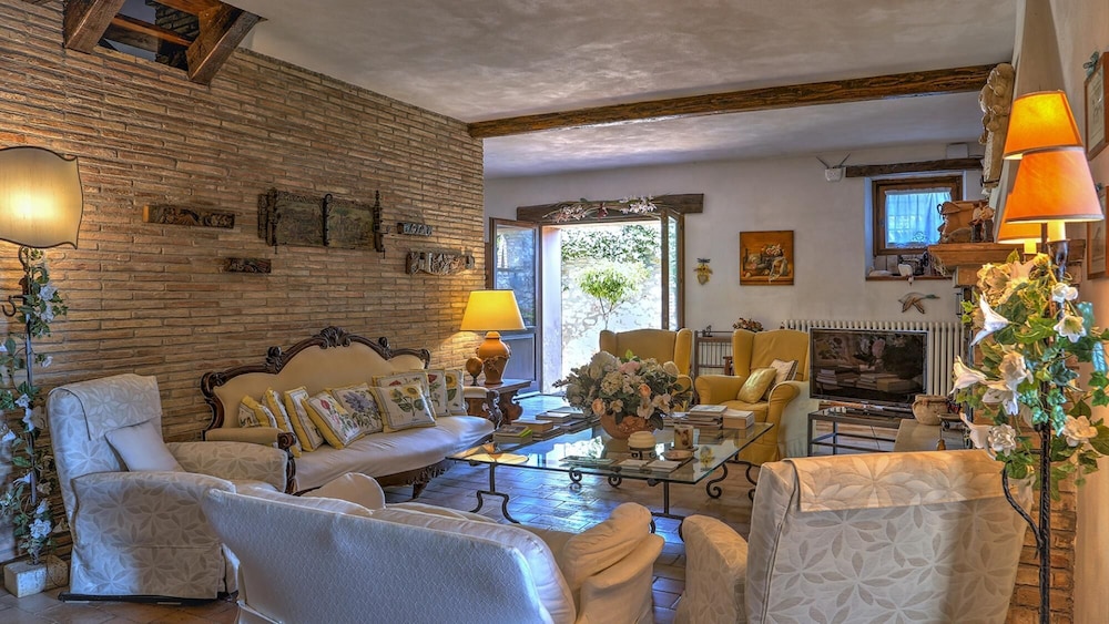 Villa photo 1