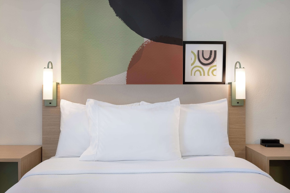 Room, 1 Queen Bed, Accessible (Mobility & Roll-In Shower) - Photo 2