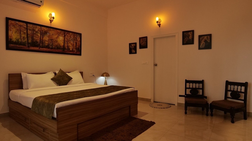 Basic Double Room, Balcony, City View photo 3