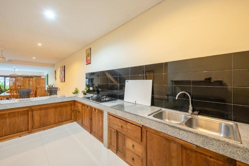 3 Bedrooms Villa with Pool View - Photo 6