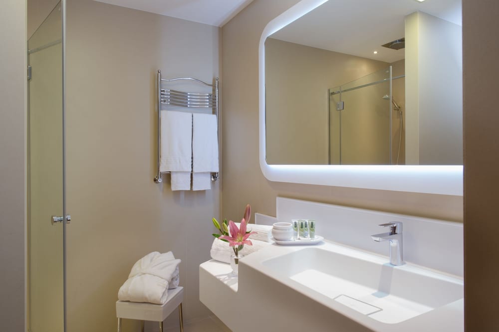 Deluxe Double or Twin Room (with Spa Access) - Photo 6