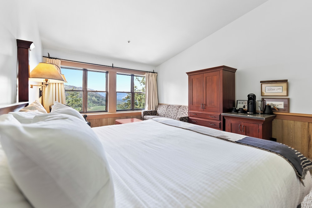 Deluxe Lodge Room, 1 King Bed, Valley View (Not Pet Friendly)