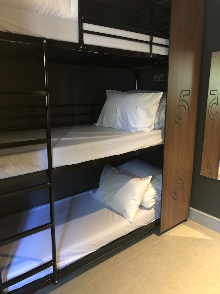 Private 12 Bed Dormitory with Shared Bathroom photo 2