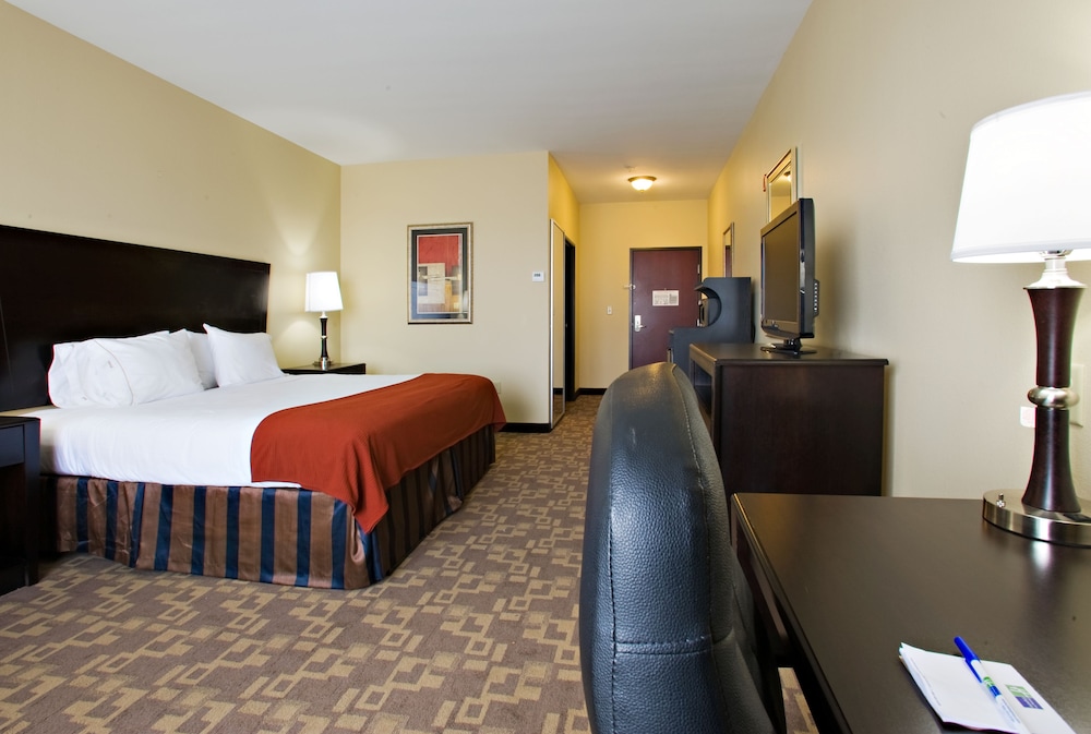 Standard Room, 1 King Bed, Microwave - Photo 1